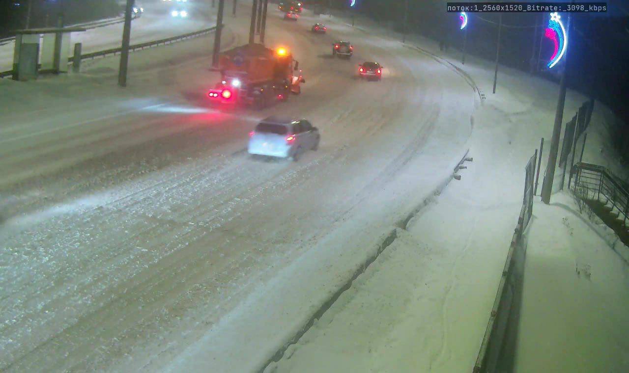 В Курске продолжается активная расчистка дорог от снега В Курске продолжается активная расчистка дорог от снега