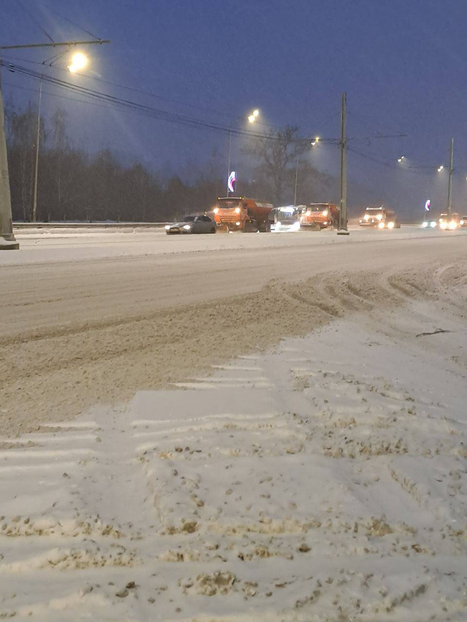 В Курске на дорогах работают 74 единицы снегоуборочной техники В Курске на дорогах работают 74 единицы снегоуборочной техники