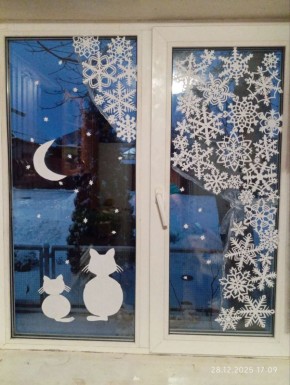 Рождество - тёплый, тихий праздник в кругу семьи, неспешные разговоры, ароматный чай с пряниками… А ещё Новый год и Рождество - это про детство, когда каждый верит в сказку