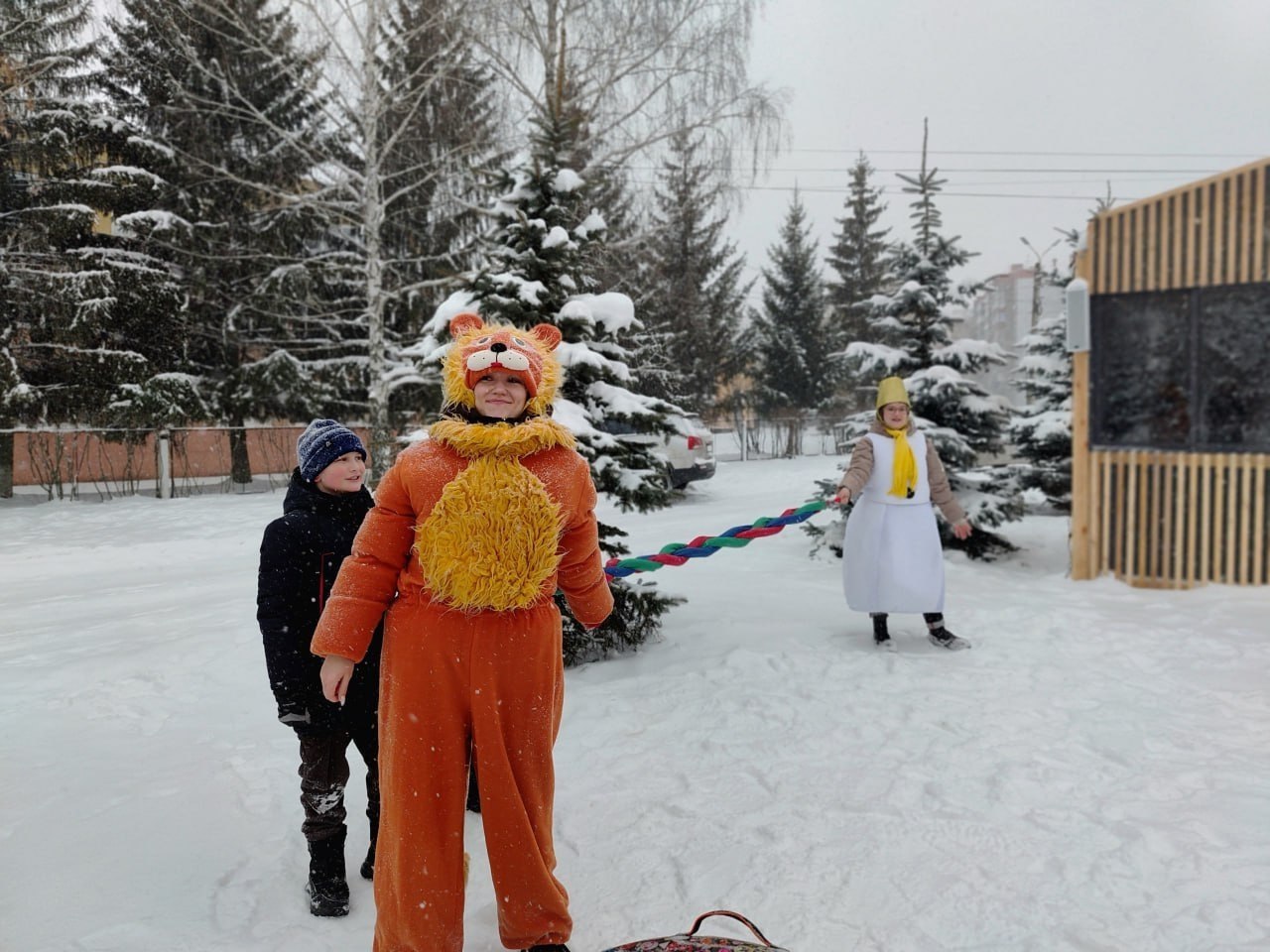 На зимних каникулах у школы №59 открылась новая тюбинговая горка На зимних каникулах у школы №59 открылась новая тюбинговая горка