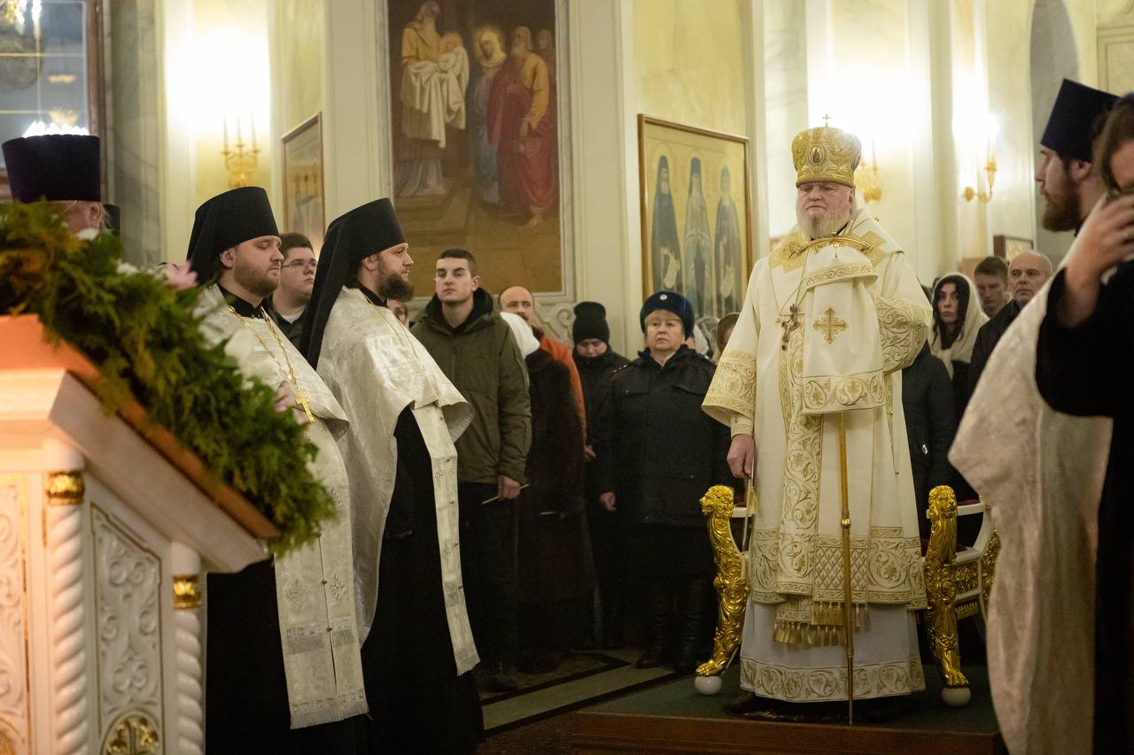 Евгений Маслов поздравил курян с Рождеством Христовым Евгений Маслов поздравил курян с Рождеством Христовым