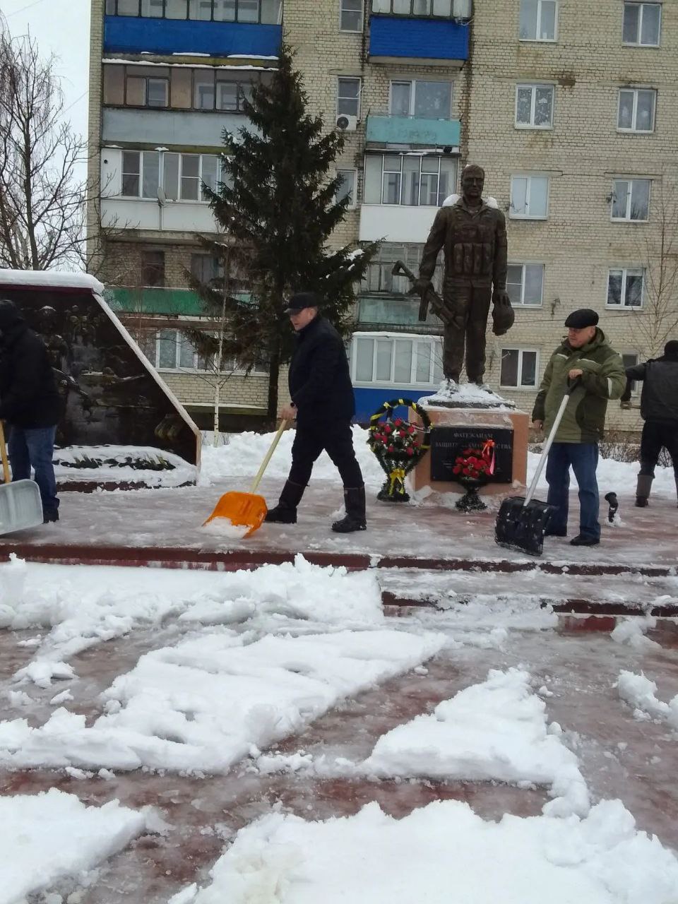 Сергей Цуканов: Сегодня сотрудники администрации Фатежского района и подведомственных учреждений вышли на субботник Сергей Цуканов: Сегодня сотрудники администрации Фатежского района и подведомственных учреждений вышли на субботник
