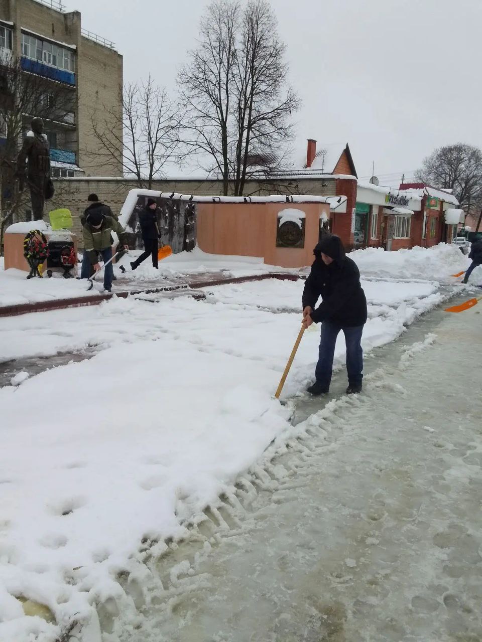 Сергей Цуканов: Сегодня сотрудники администрации Фатежского района и подведомственных учреждений вышли на субботник Сергей Цуканов: Сегодня сотрудники администрации Фатежского района и подведомственных учреждений вышли на субботник