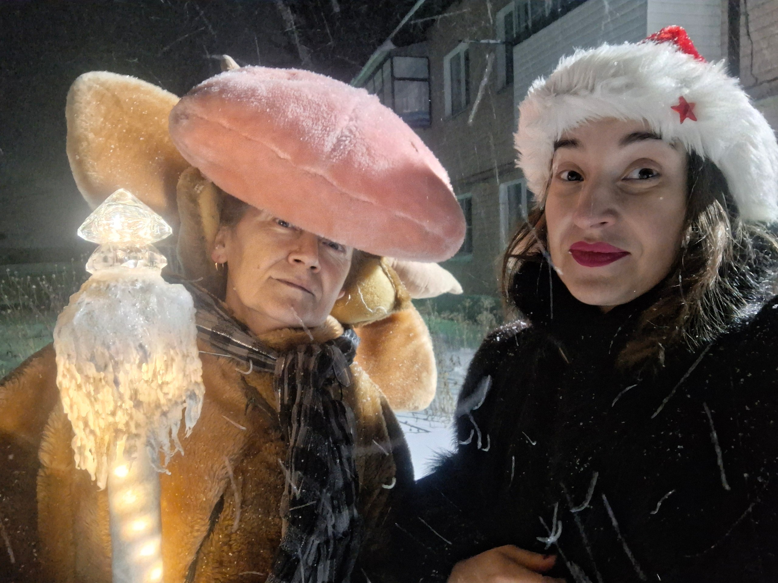 Святки, или, как их еще называют, Святые вечера – это зимний народный праздник, который начинается на Рождество и длится до самого Крещения Святки, или, как их еще называют, Святые вечера – это зимний народный праздник, который начинается на Рождество и длится до самого Крещения