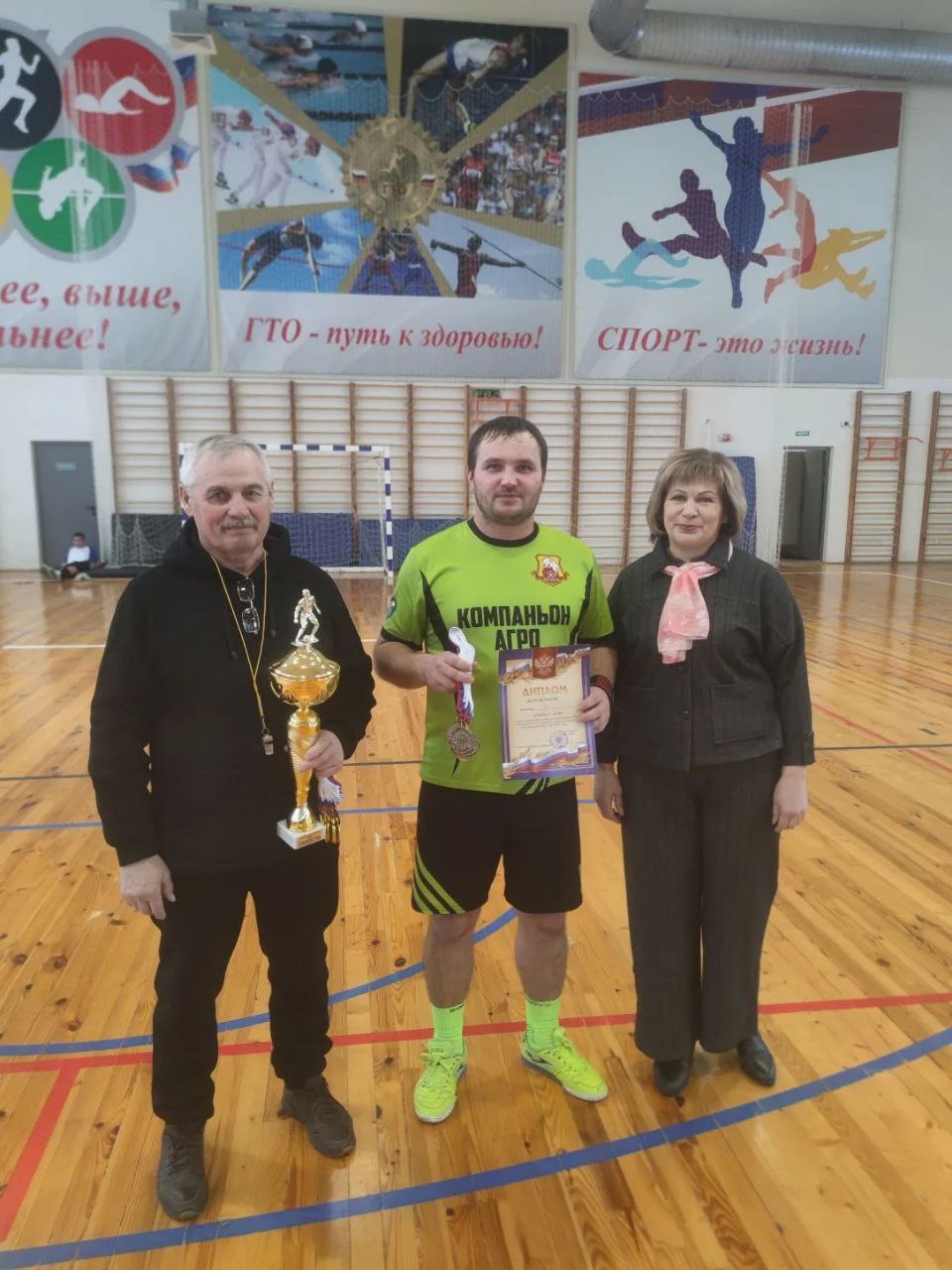 Геннадий Енютин: 6 января на базе МКУ "ФОК "Луч" им. Героя Советского Союза Кретова А.Ф." прошел Кубок Солнцевского района по мини-футболу 2026 г. Побороться за награды заявились 5 команд: "Динамо"... Геннадий Енютин: 6 января на базе МКУ "ФОК "Луч" им. Героя Советского Союза Кретова А.Ф." прошел Кубок Солнцевского района по мини-футболу 2026 г. Побороться за награды заявились 5 команд: "Динамо"...