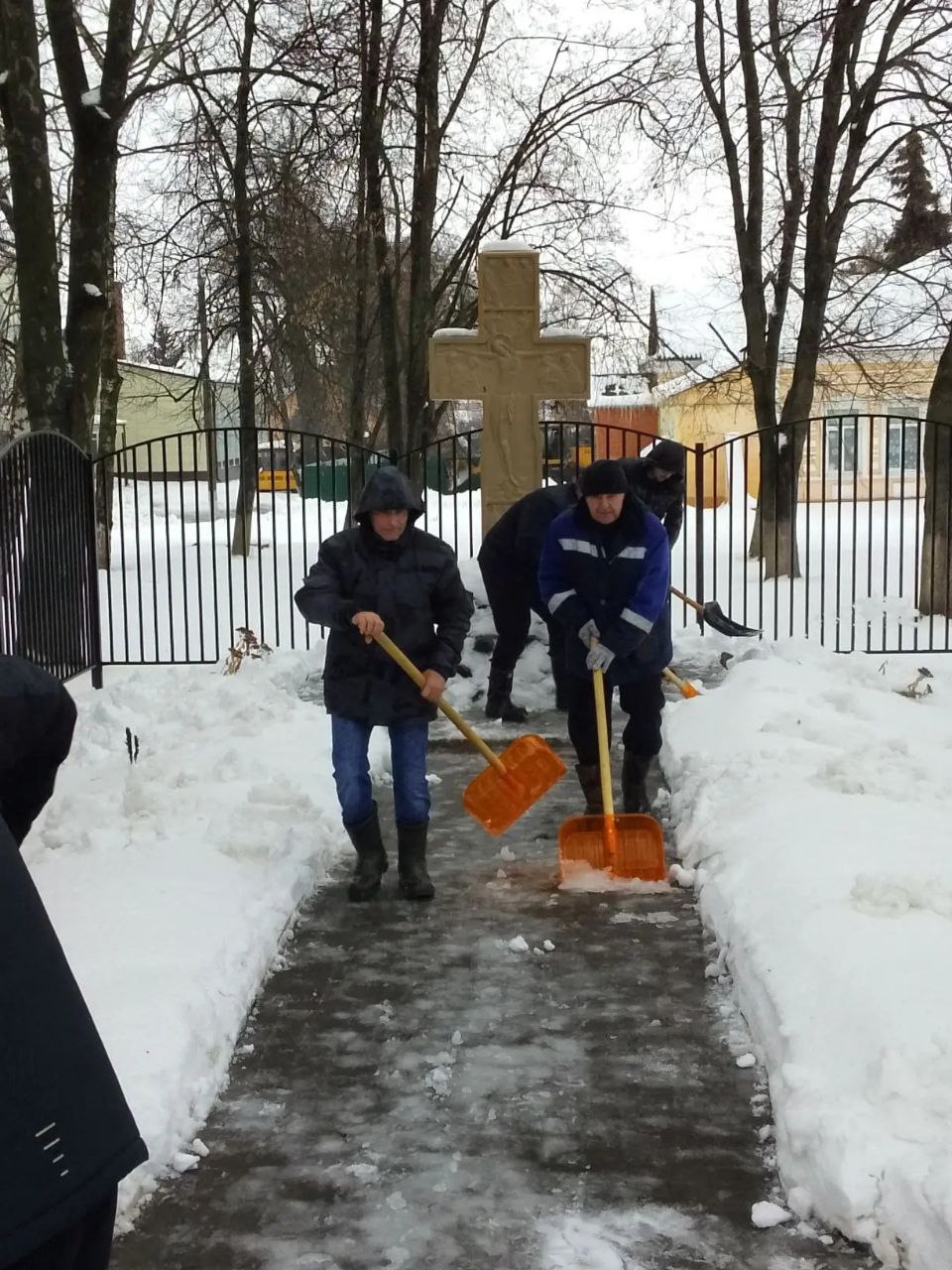 Сергей Цуканов: Сегодня сотрудники администрации Фатежского района и подведомственных учреждений вышли на субботник Сергей Цуканов: Сегодня сотрудники администрации Фатежского района и подведомственных учреждений вышли на субботник