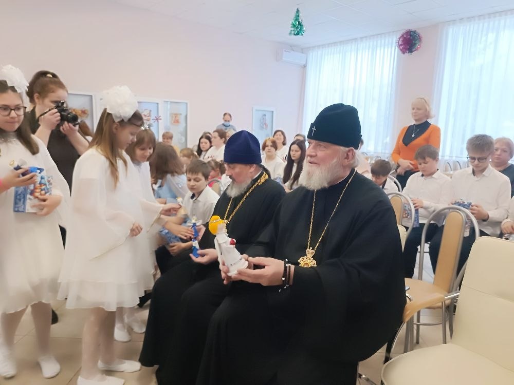 Сегодня воспитанников центра «СемьЯ» навестил Митрополит Курский и Рыльский Герман Сегодня воспитанников центра «СемьЯ» навестил Митрополит Курский и Рыльский Герман