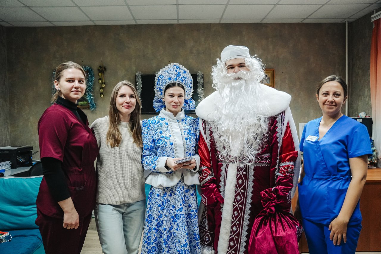 В рамках акции «Российский детский Дед Мороз» активисты регионального и местных отделений «Движения первых» в Курской области поздравляют с праздником тех, кто работал в новогоднюю ночь и продолжает трудиться на благо... В рамках акции «Российский детский Дед Мороз» активисты регионального и местных отделений «Движения первых» в Курской области поздравляют с праздником тех, кто работал в новогоднюю ночь и продолжает трудиться на благо...