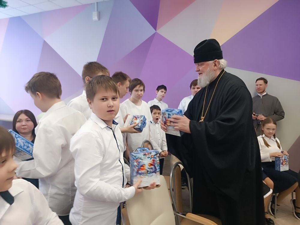 Сегодня воспитанников центра «СемьЯ» навестил Митрополит Курский и Рыльский Герман Сегодня воспитанников центра «СемьЯ» навестил Митрополит Курский и Рыльский Герман