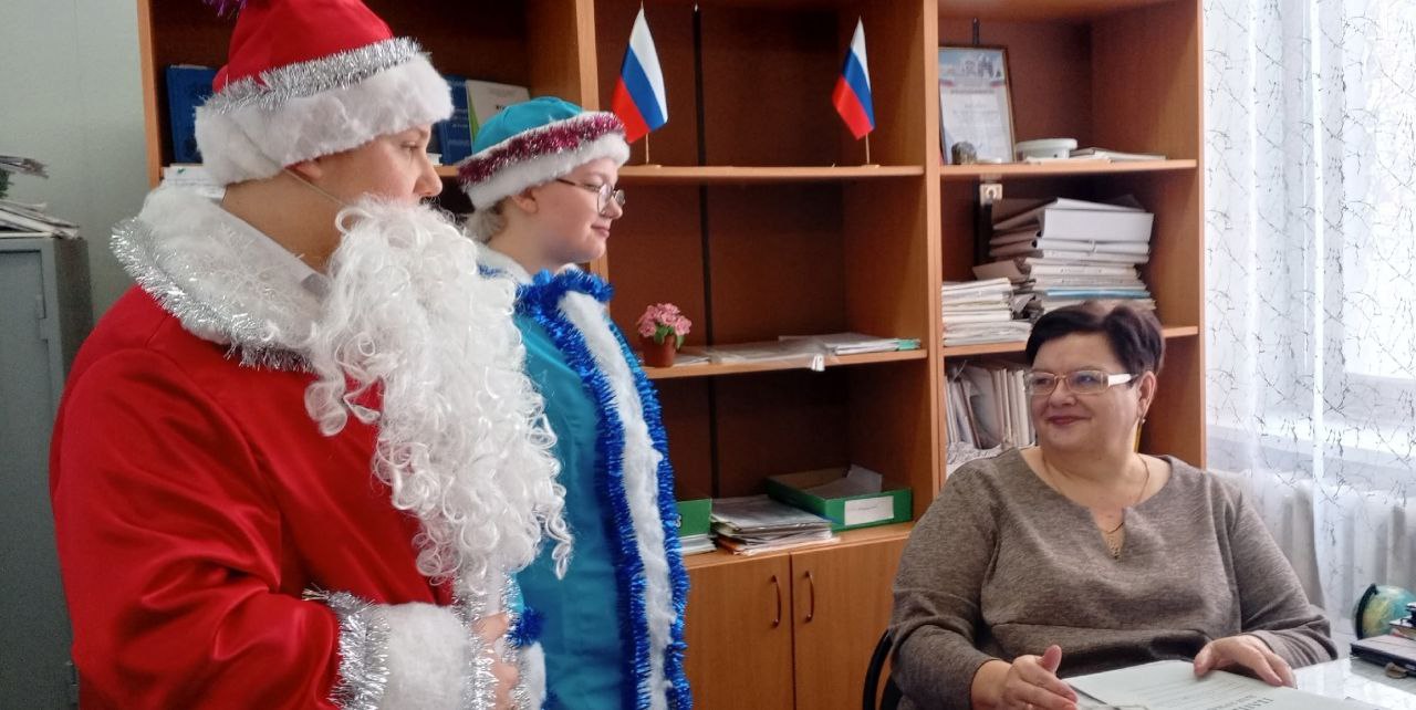 Российский детский Дед Мороз шагает по стране Российский детский Дед Мороз шагает по стране