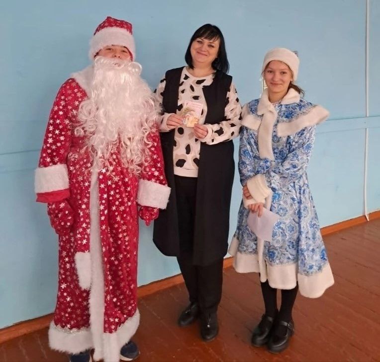 Российский детский Дед Мороз шагает по стране Российский детский Дед Мороз шагает по стране