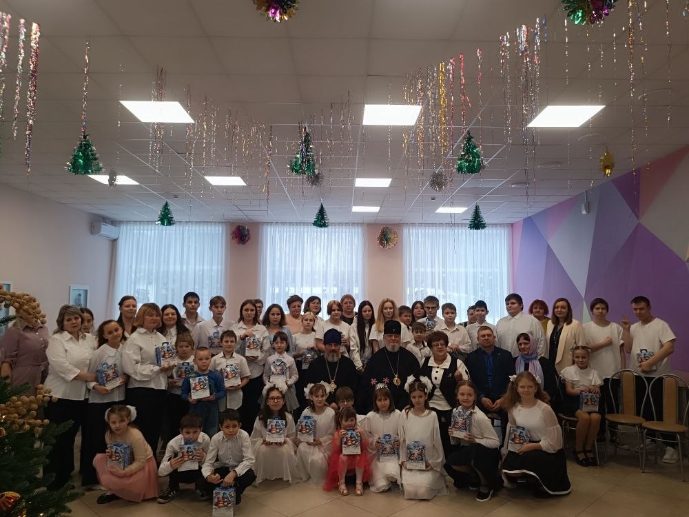 Сегодня воспитанников центра «СемьЯ» навестил Митрополит Курский и Рыльский Герман Сегодня воспитанников центра «СемьЯ» навестил Митрополит Курский и Рыльский Герман