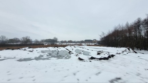 В Курске выясняют, кто свозит мусор к мосту в районе проспекта Булатова