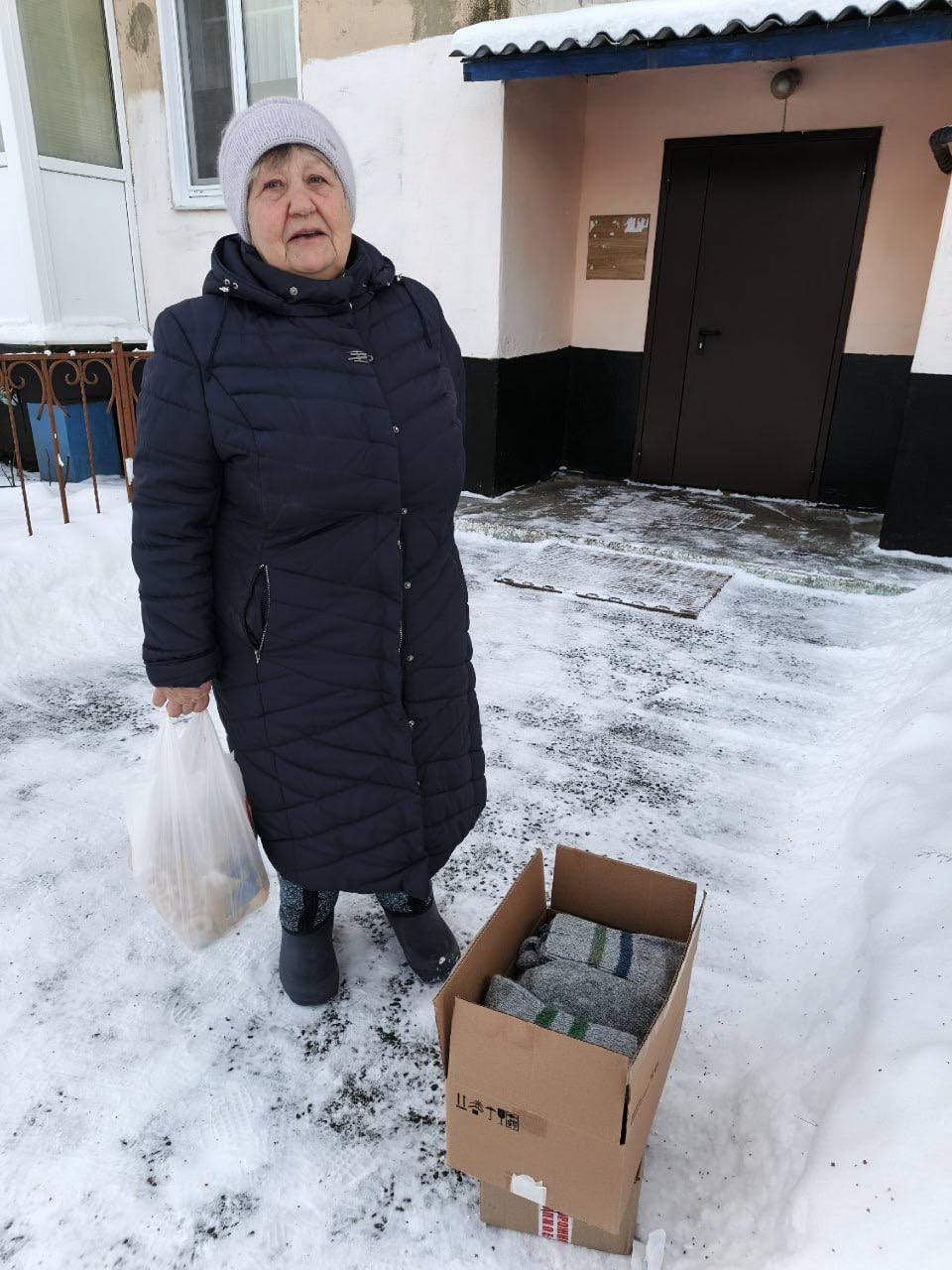 Тепло для героя: единороссы передали бойцам РФ домашнюю выпечку и теплые вещи Тепло для героя: единороссы передали бойцам РФ домашнюю выпечку и теплые вещи