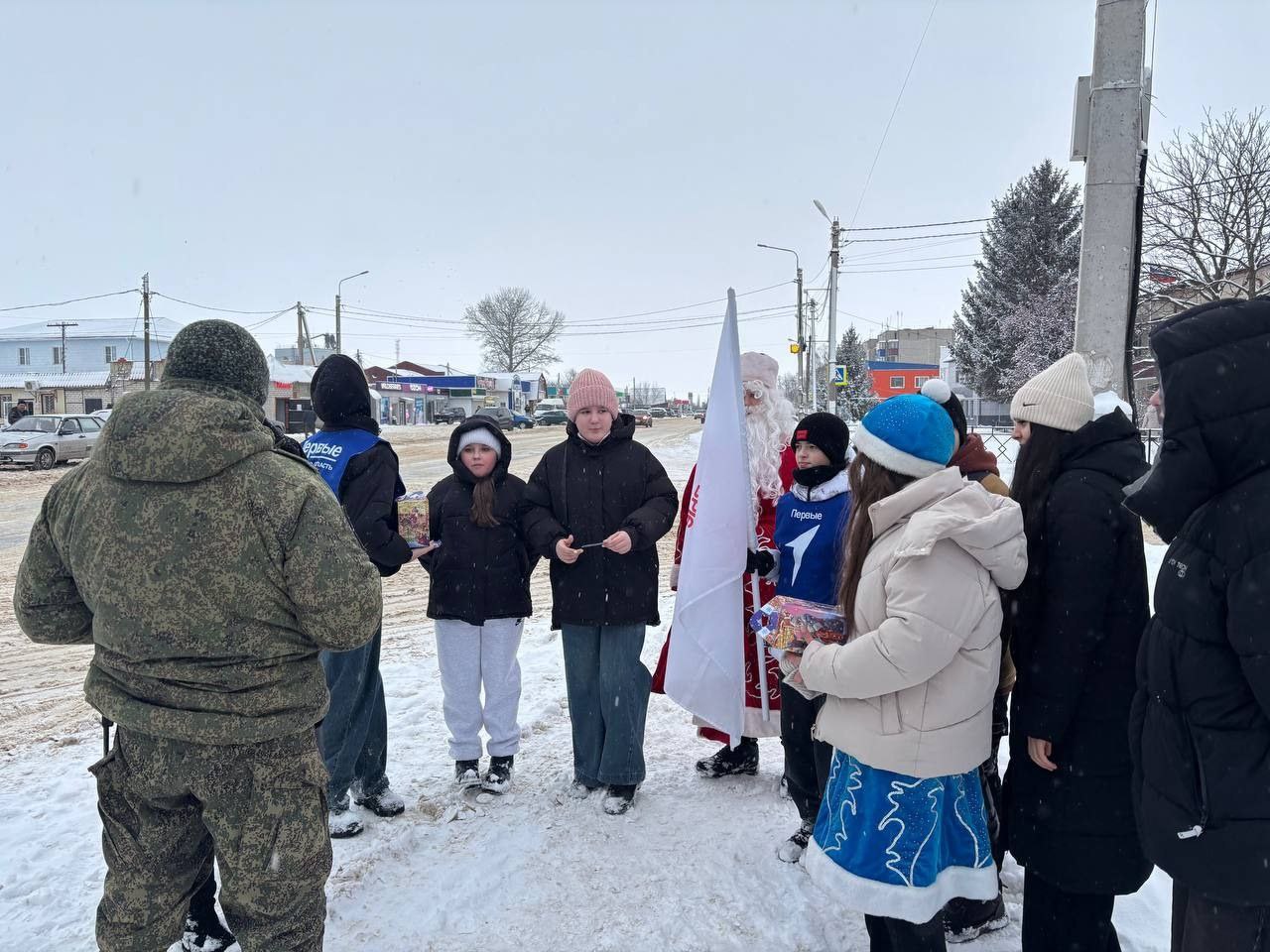 Вот так Российский детский Дед Мороз вместе с активистами местного и первичного отделения Черемисиновской школы, своими наставниками просто поздравили жителей родного района, сотрудников линейной полиции и участника СВО с... Вот так Российский детский Дед Мороз вместе с активистами местного и первичного отделения Черемисиновской школы, своими наставниками просто поздравили жителей родного района, сотрудников линейной полиции и участника СВО с...