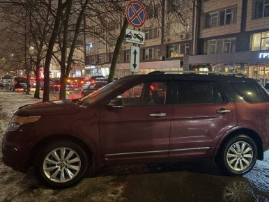 Глава Курска раскритиковал «недоавтовладельцев» за парковку на тротуарах у ЦУМа