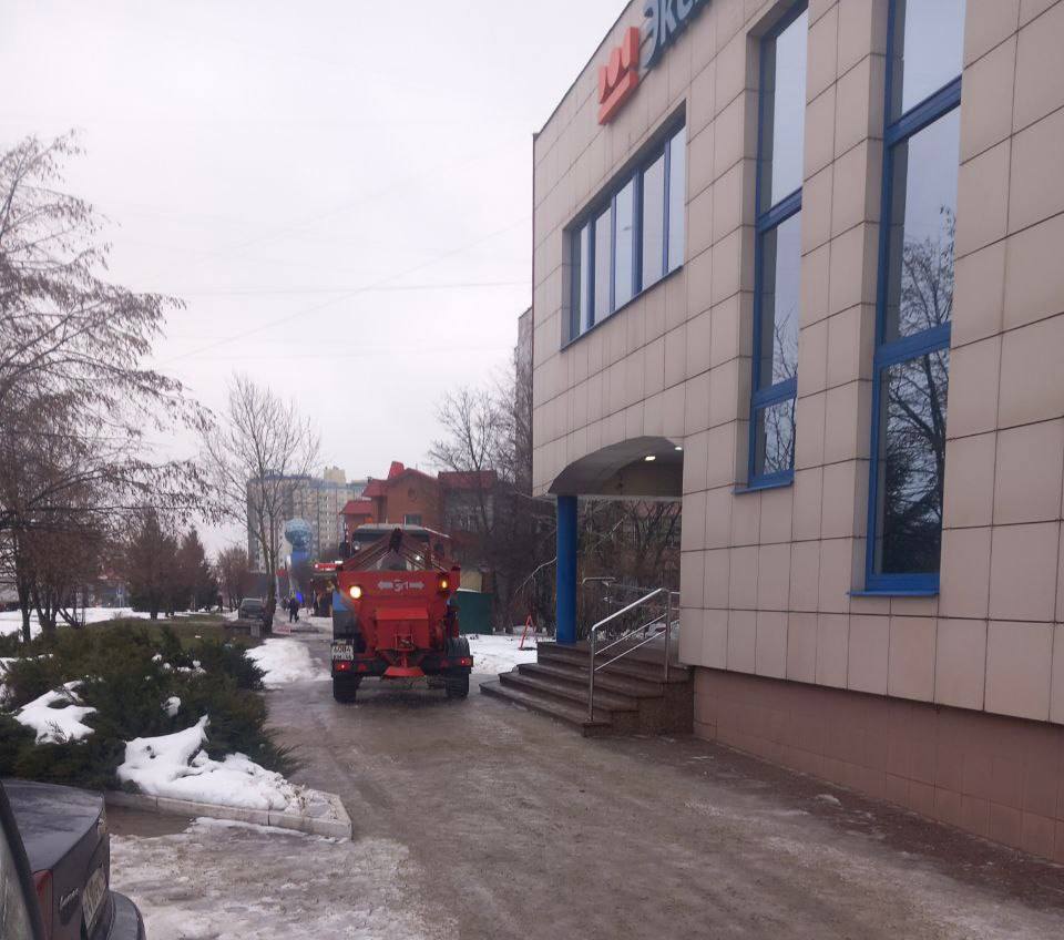 В Курске расчистили проезды и готовят дороги к заморозкам В Курске расчистили проезды и готовят дороги к заморозкам