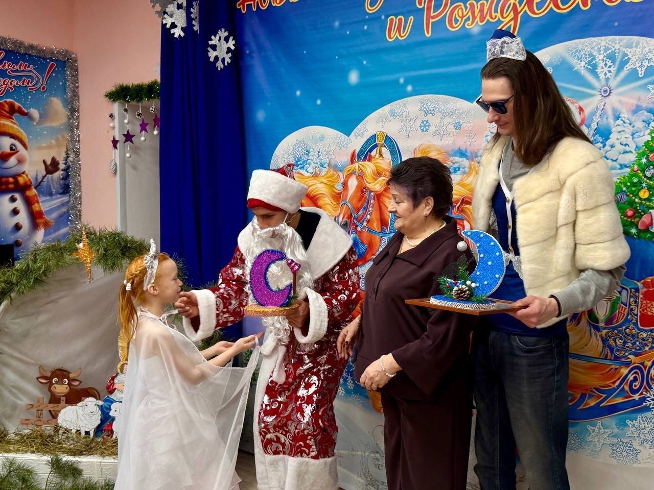 Новогодние праздники – это время волшебства, когда дети погружаются в мир сказочных историй и чудес, наполнены радостью от полученных подарков Новогодние праздники – это время волшебства, когда дети погружаются в мир сказочных историй и чудес, наполнены радостью от полученных подарков