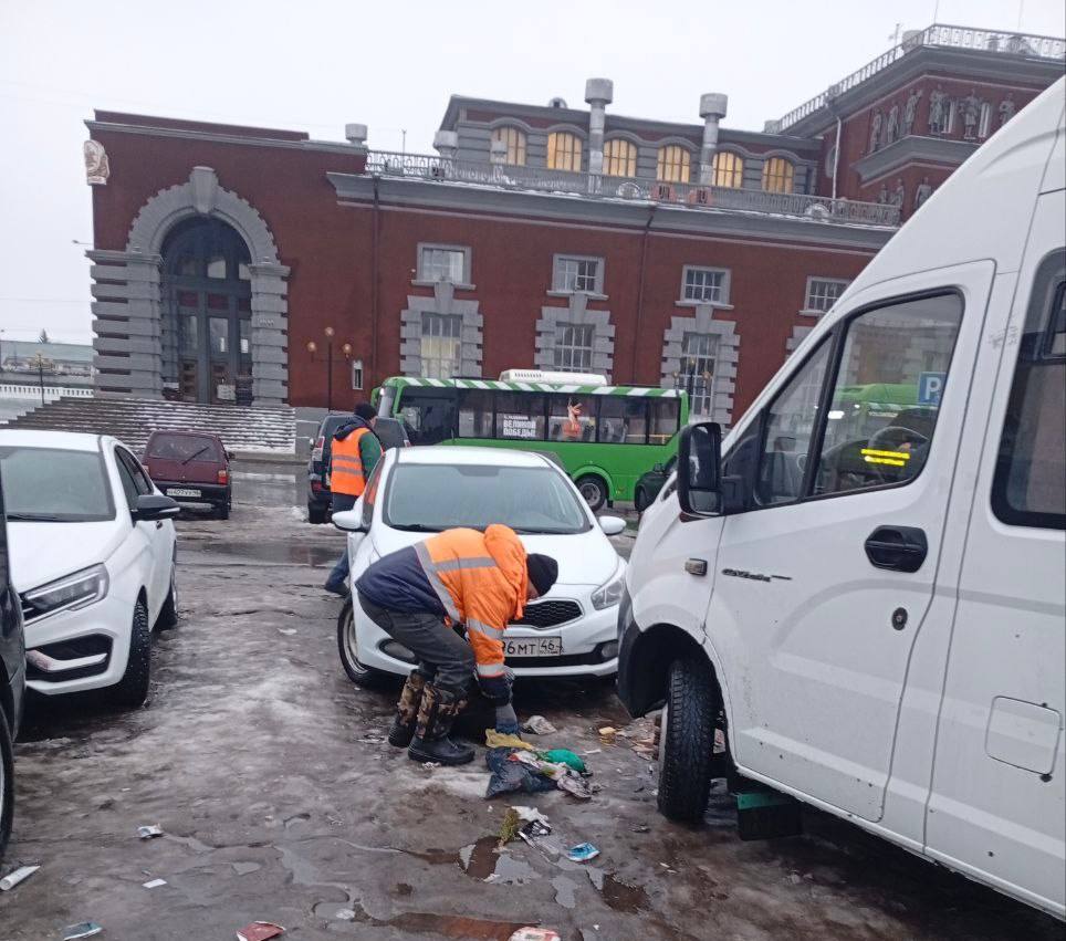 В Курске расчистили проезды и готовят дороги к заморозкам В Курске расчистили проезды и готовят дороги к заморозкам
