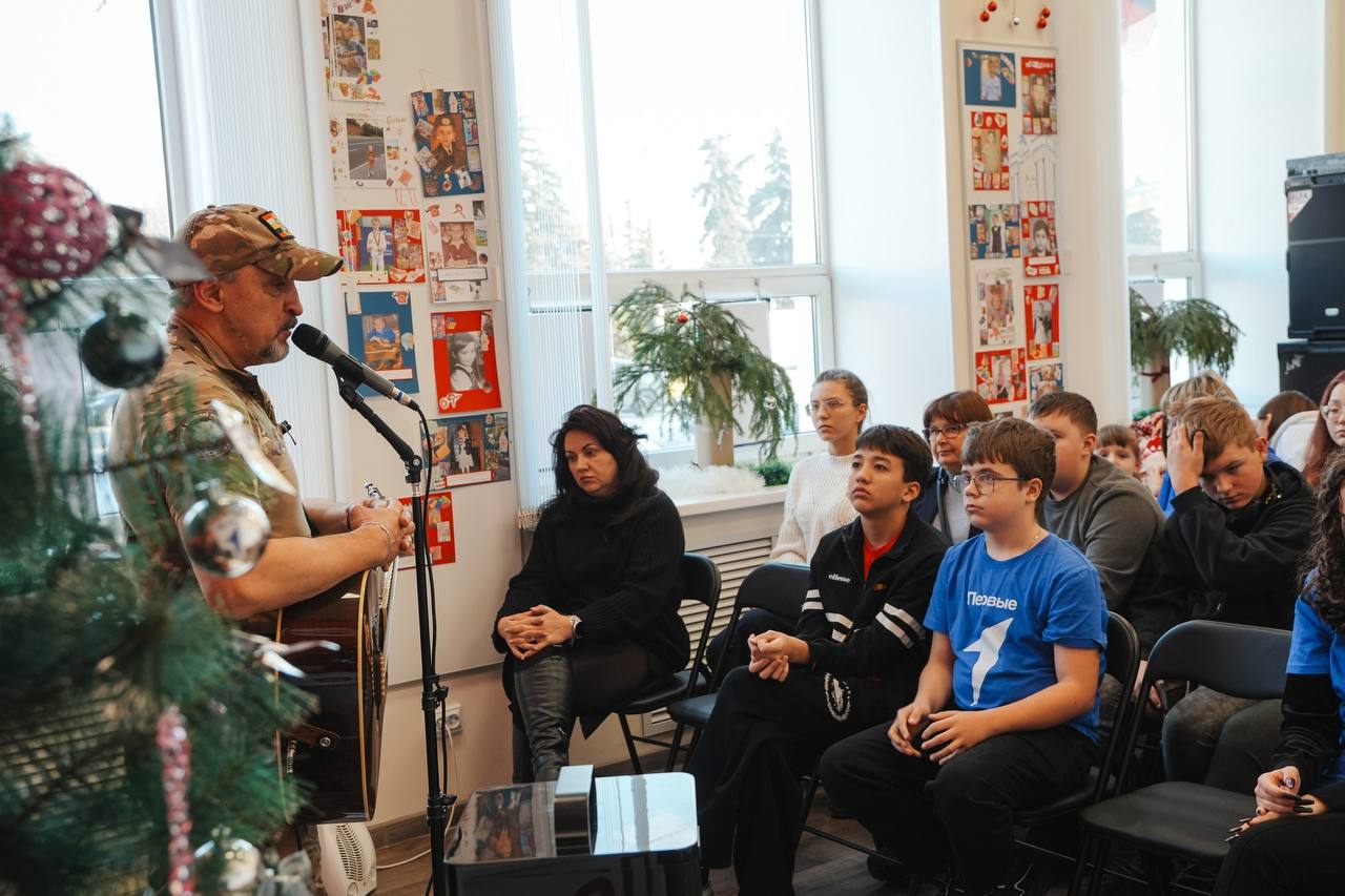 Активисты Движения Первых Суджанского района встретились с ветераном СВО Игорем Бредихиным Активисты Движения Первых Суджанского района встретились с ветераном СВО Игорем Бредихиным