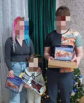 «Елка желаний»: исполнены мечты детей защитника Родины - Максима и Элины