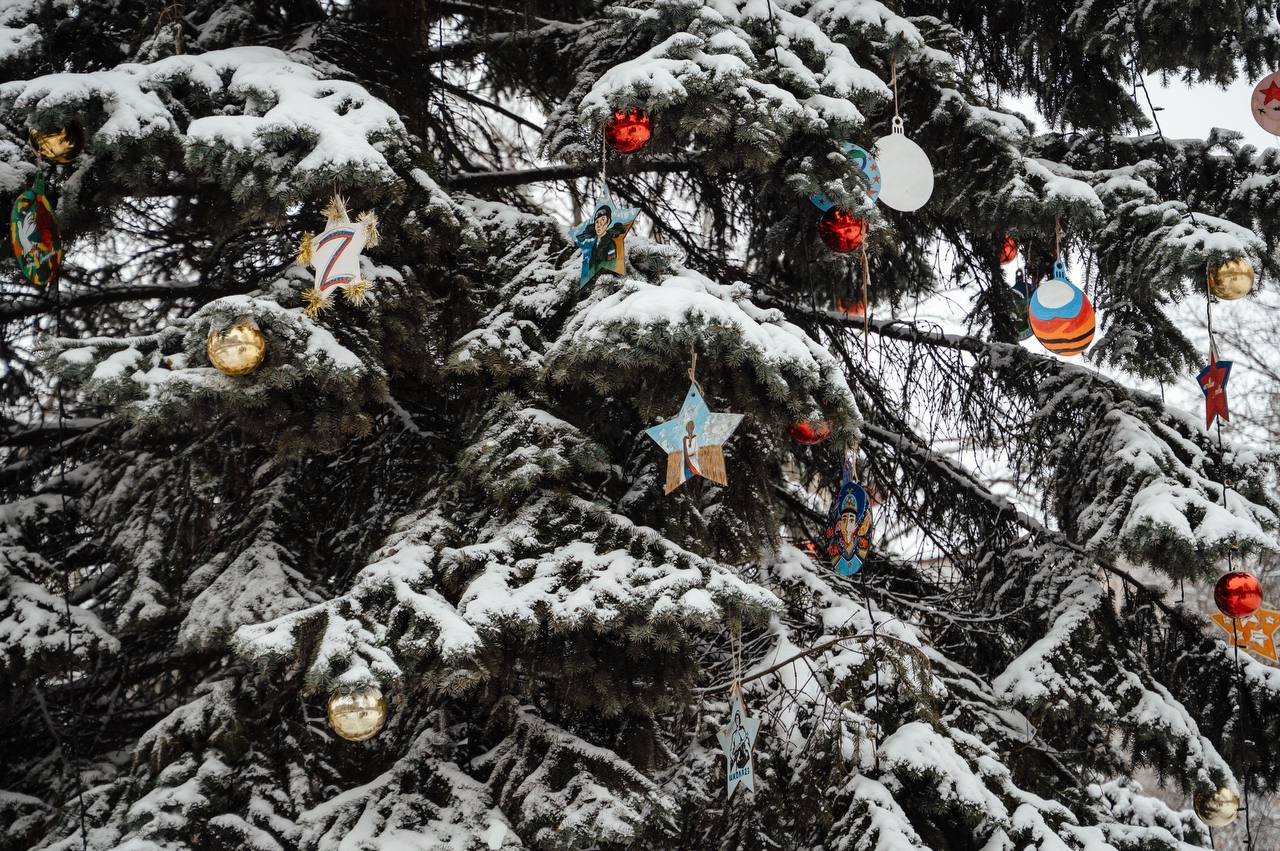 Александр Хинштейн: Во время прямой линии 10-летняя Кира Сергеевна (именно так она представилась) попросила украсить к Новому году курский парк Бородино Александр Хинштейн: Во время прямой линии 10-летняя Кира Сергеевна (именно так она представилась) попросила украсить к Новому году курский парк Бородино