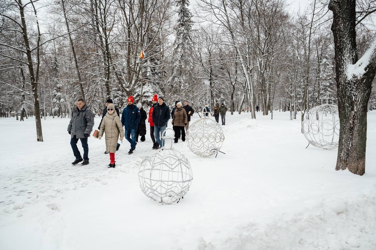 Александр Хинштейн: Во время прямой линии 10-летняя Кира Сергеевна (именно так она представилась) попросила украсить к Новому году курский парк Бородино Александр Хинштейн: Во время прямой линии 10-летняя Кира Сергеевна (именно так она представилась) попросила украсить к Новому году курский парк Бородино