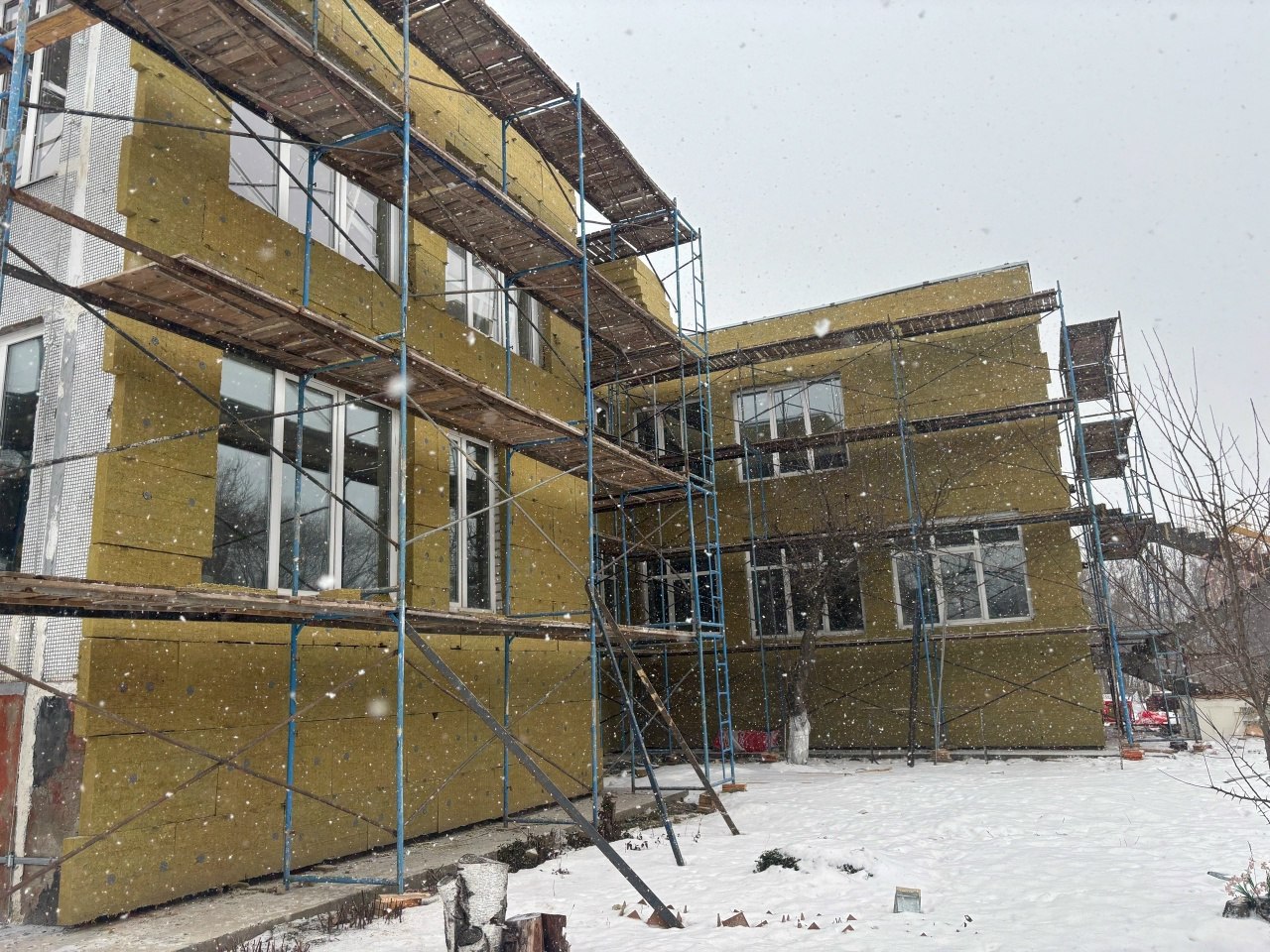 Несмотря на выходные и праздничные дни работы не останавливаются ни на день! Несмотря на выходные и праздничные дни работы не останавливаются ни на день!