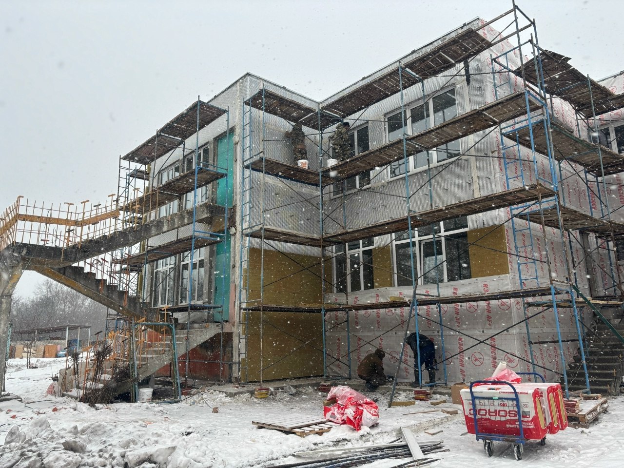 Несмотря на выходные и праздничные дни работы не останавливаются ни на день! Несмотря на выходные и праздничные дни работы не останавливаются ни на день!