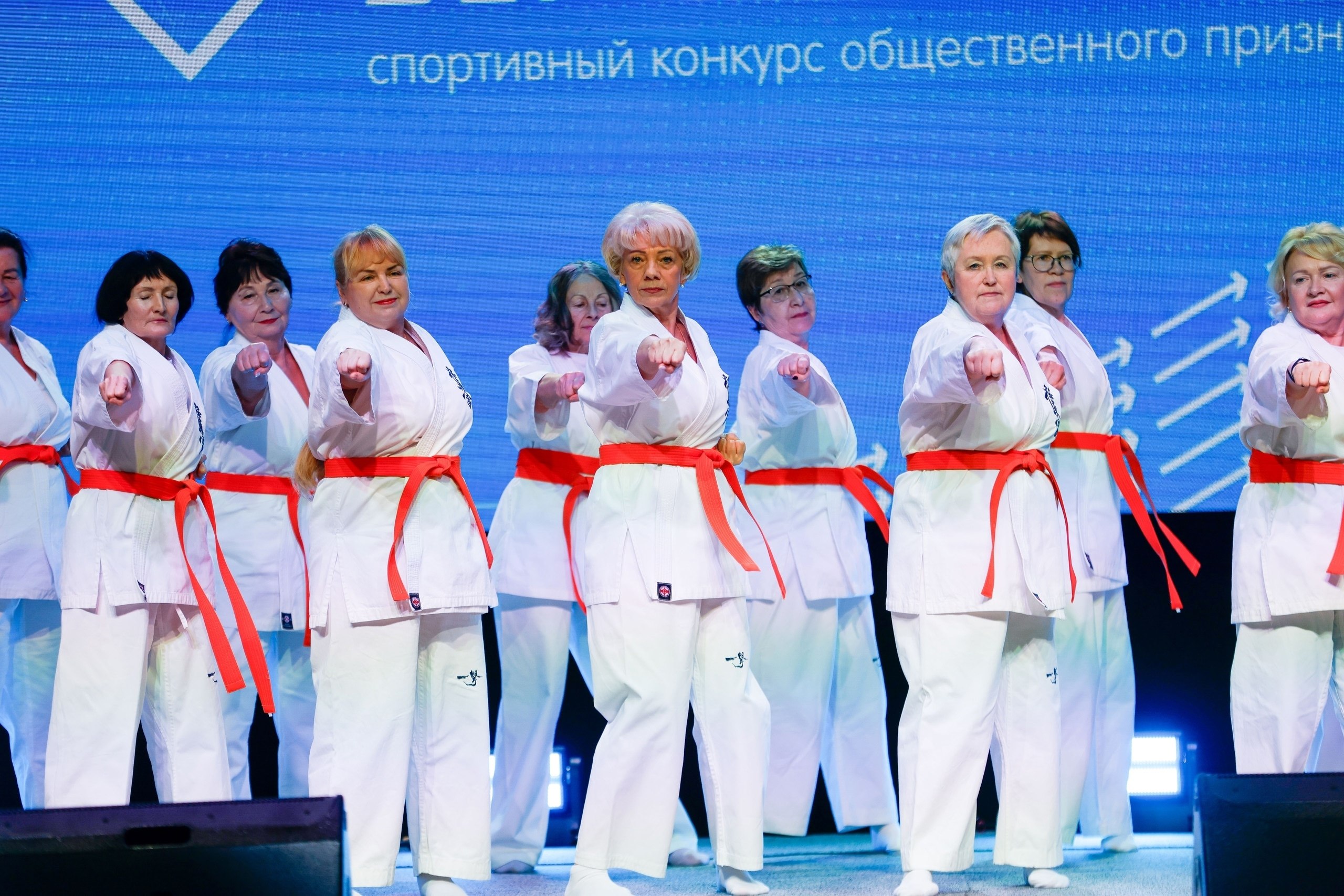 В Курске состоялась торжественная церемония вручения региональной спортивной премии общественного признания «Вершина» В Курске состоялась торжественная церемония вручения региональной спортивной премии общественного признания «Вершина»