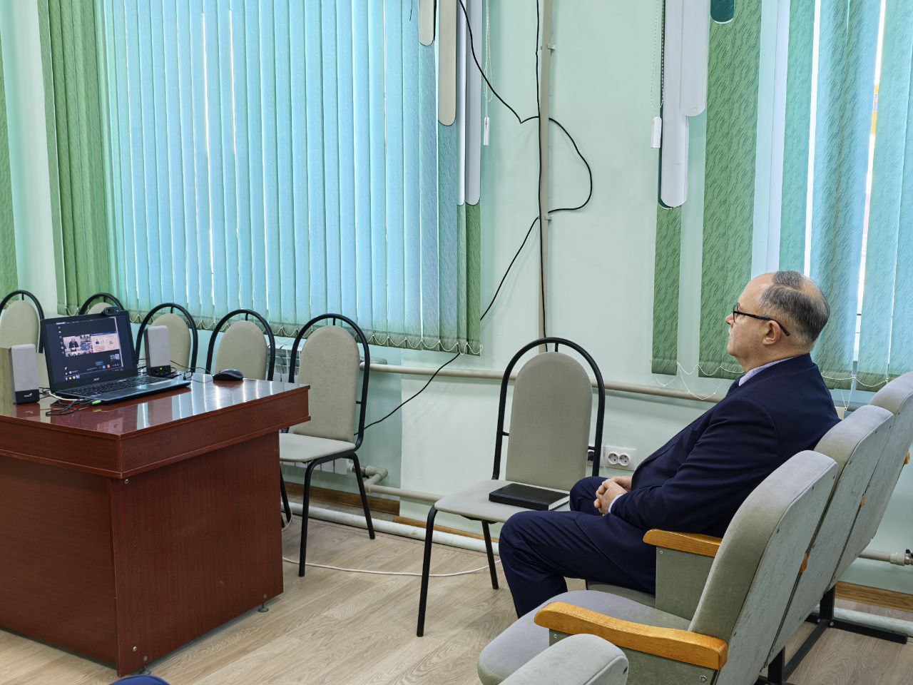 Юрий Астахов: Сегодня вместе с моими заместителями и главами сельских советов принимаю участие в первом в текущем году заседании правительства Курской области Юрий Астахов: Сегодня вместе с моими заместителями и главами сельских советов принимаю участие в первом в текущем году заседании правительства Курской области