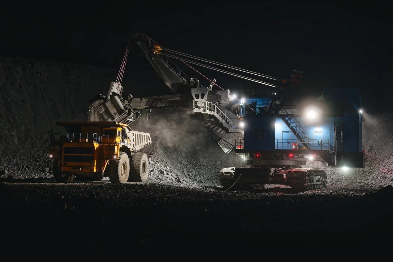 Индустриальные пейзажи ночью Индустриальные пейзажи ночью