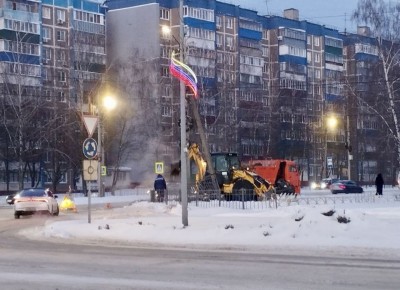 Сегодня ночью в Курске обрушился канализационный колодец на коллекторе диаметром 1000 мм на пересечении улиц Косухина и Энтузиастов.