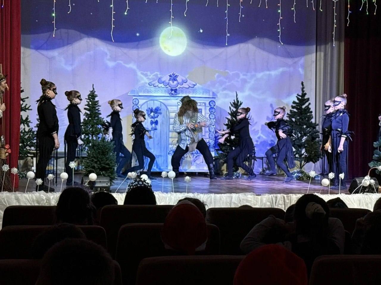Новогодние праздники подарили юным курянам встречу со сказкой в организациях допобразования Курска Новогодние праздники подарили юным курянам встречу со сказкой в организациях допобразования Курска