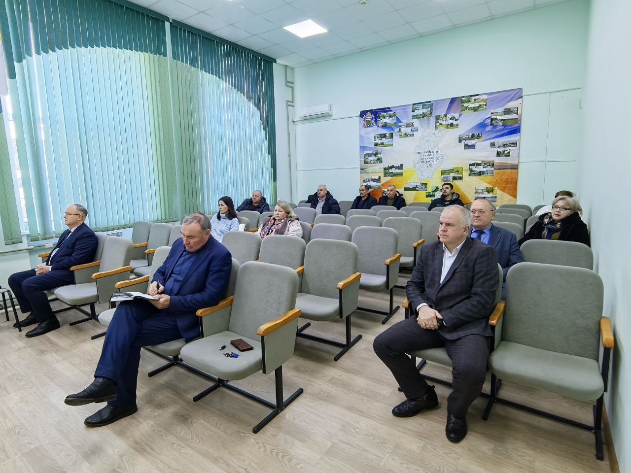 Юрий Астахов: Сегодня вместе с моими заместителями и главами сельских советов принимаю участие в первом в текущем году заседании правительства Курской области Юрий Астахов: Сегодня вместе с моими заместителями и главами сельских советов принимаю участие в первом в текущем году заседании правительства Курской области