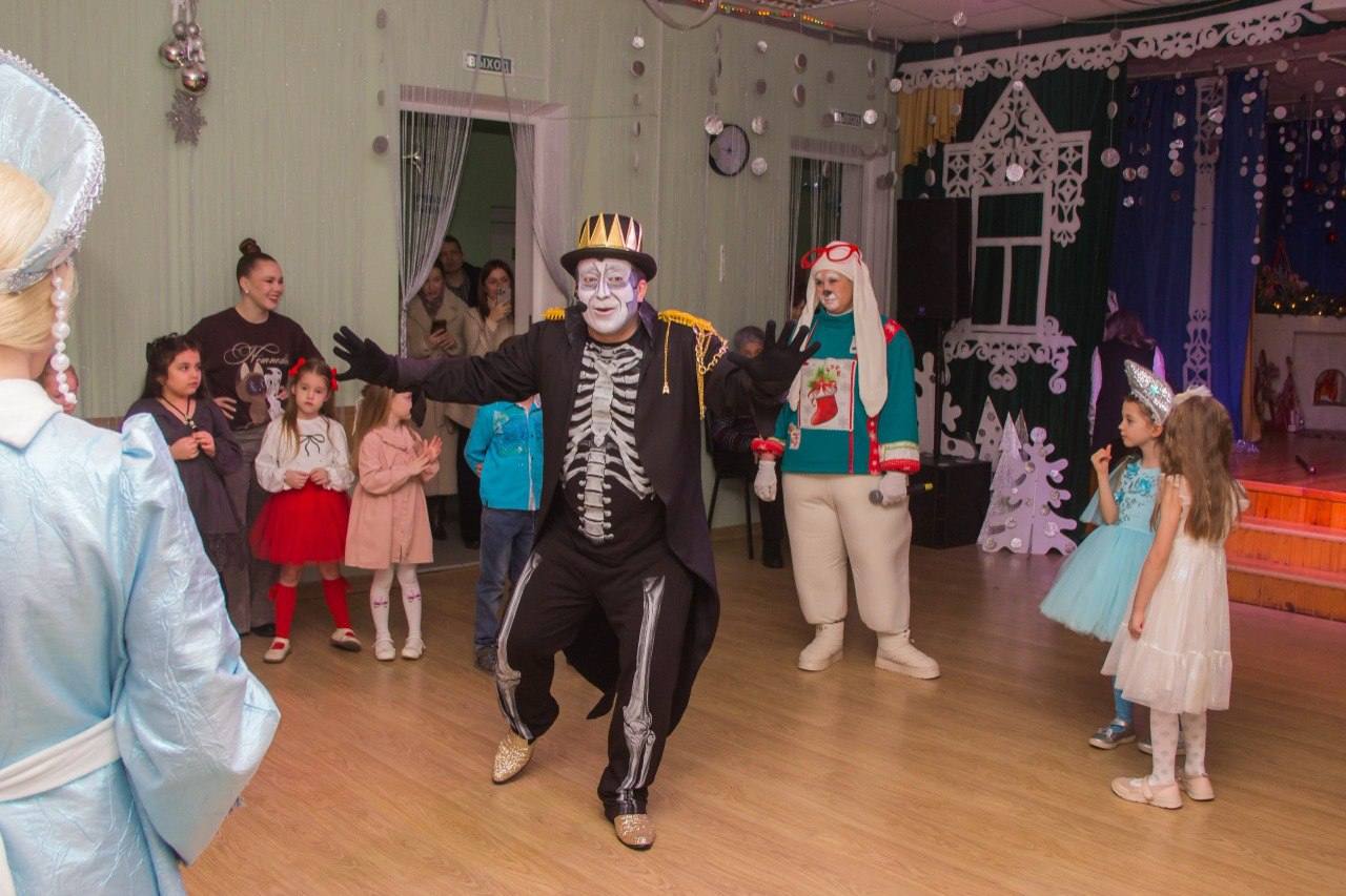 Новогодние праздники подарили юным курянам встречу со сказкой в организациях допобразования Курска Новогодние праздники подарили юным курянам встречу со сказкой в организациях допобразования Курска