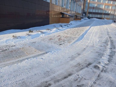 В Курске усилили работу по расчистке школьных территорий от снега и наледи