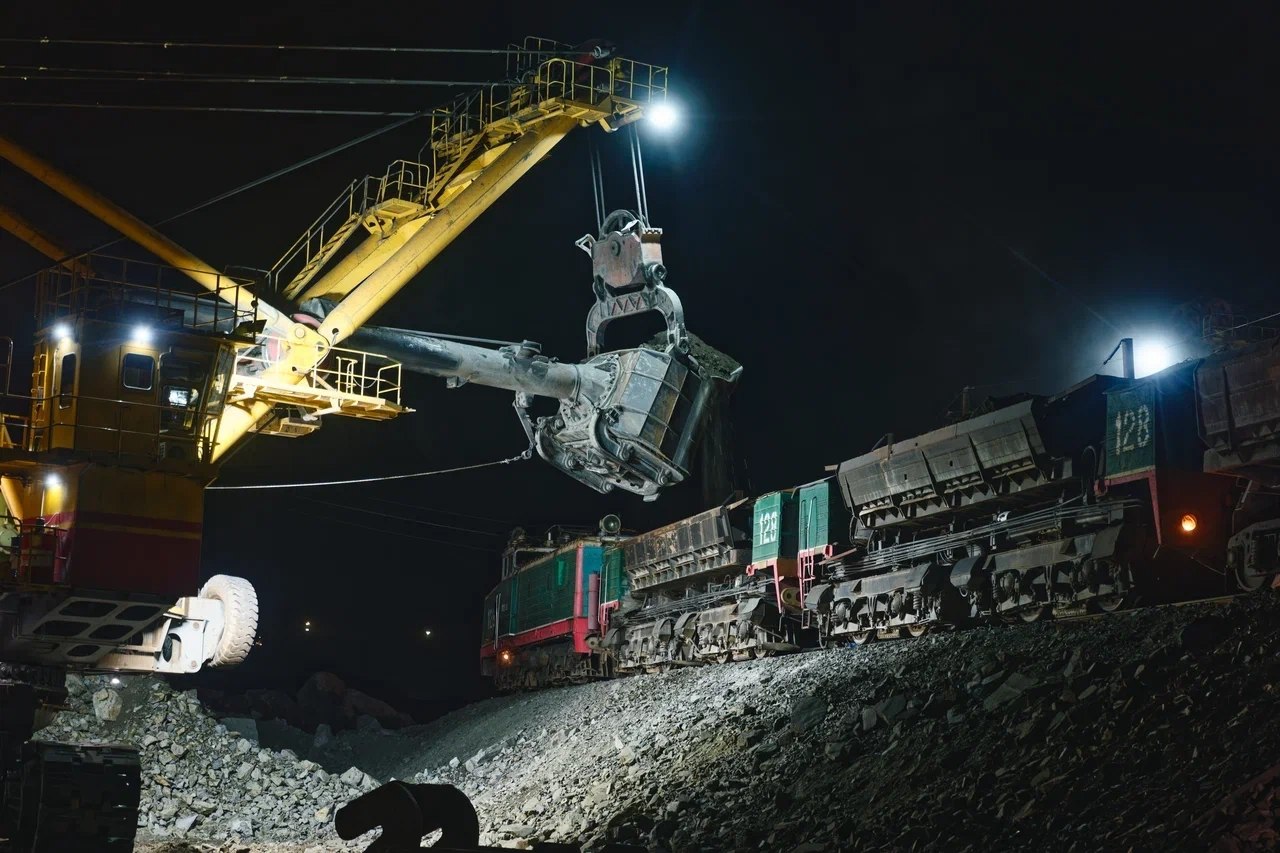 Индустриальные пейзажи ночью Индустриальные пейзажи ночью