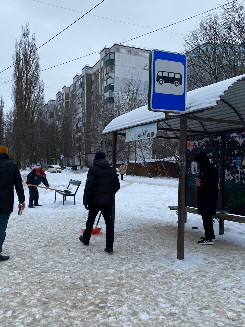 В Курске на расчистку снега вышли сотрудники спортивных школ В Курске на расчистку снега вышли сотрудники спортивных школ