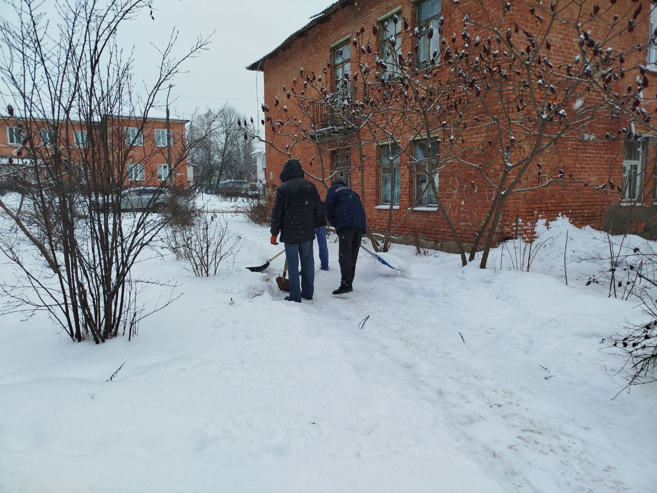 Куряне подготовили к повторной заливке каток у школы №48