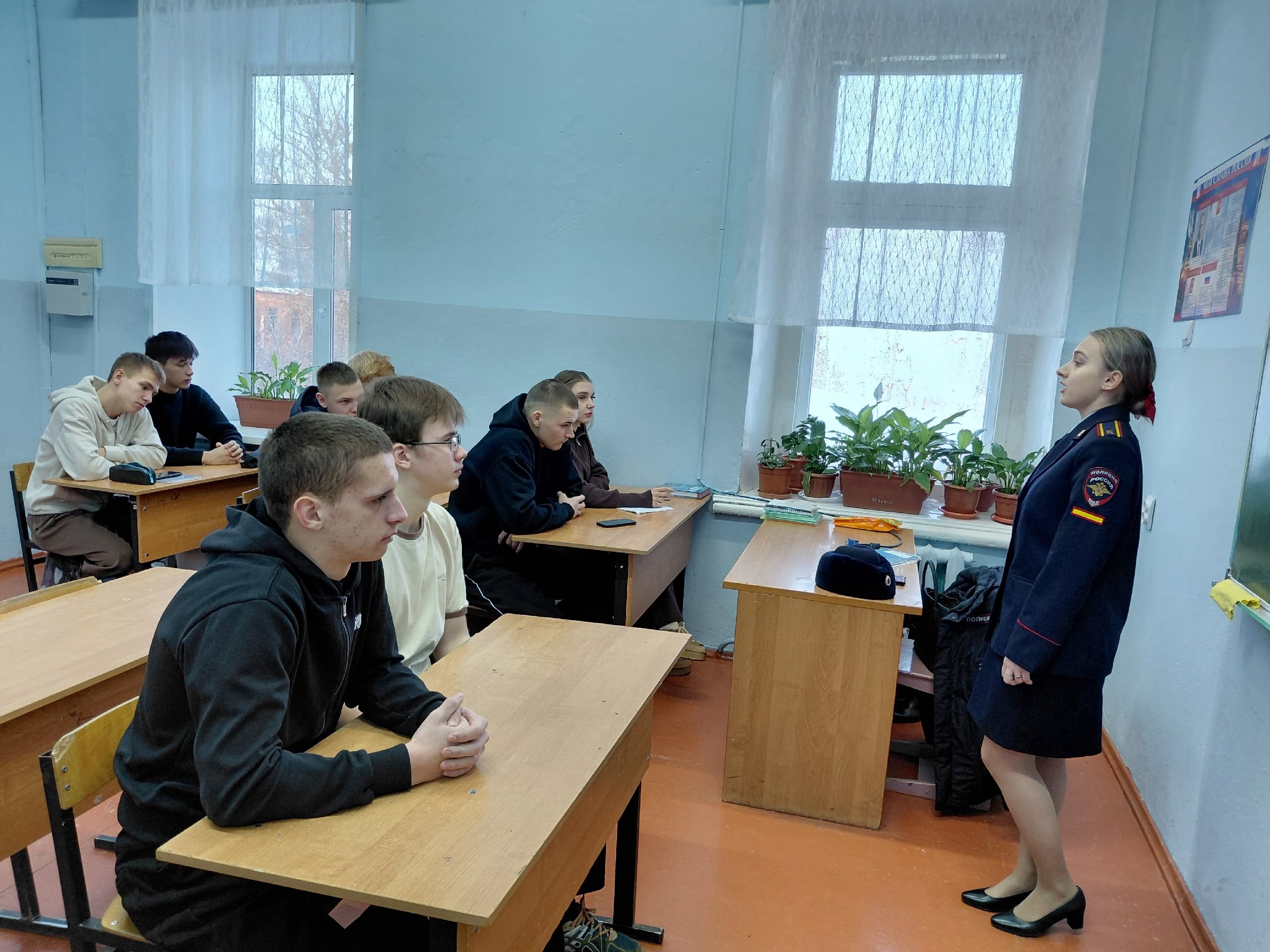 В Фатежской школе № 1 прошла "классная" встреча со студенткой Белгородского юридического института Министерства внутренних дел Российской Федерации имени И.Д. Путилина Татьяной Антиповой В Фатежской школе № 1 прошла "классная" встреча со студенткой Белгородского юридического института Министерства внутренних дел Российской Федерации имени И.Д. Путилина Татьяной Антиповой