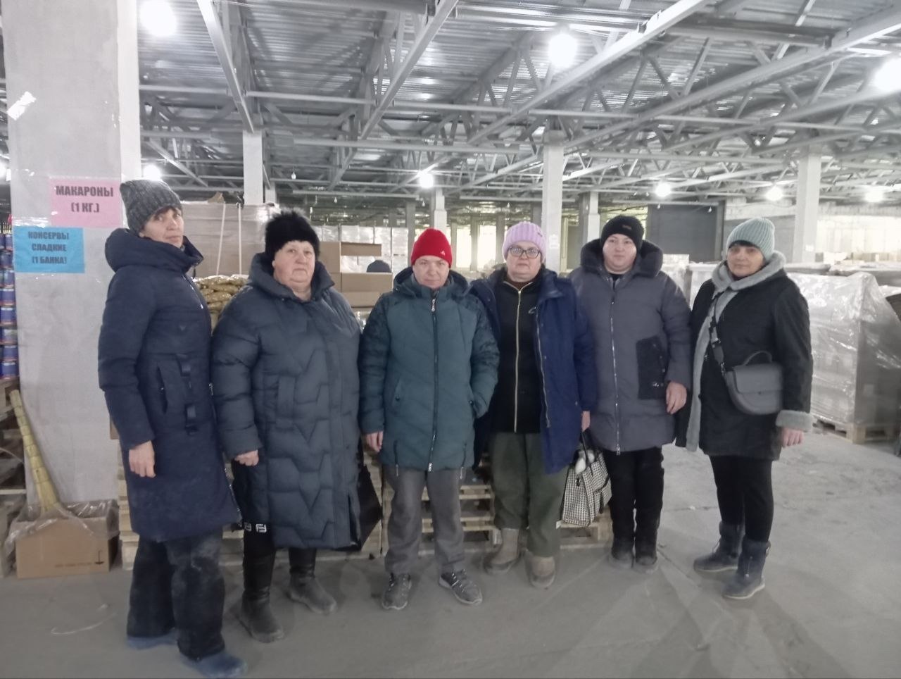 Вчера работники организаций нашего района трудились в Курске, в центре сбора гуманитарной помощи Вчера работники организаций нашего района трудились в Курске, в центре сбора гуманитарной помощи