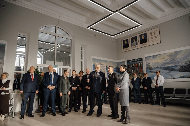 Губернатор Курской области Александр Хинштейн и начальник Московской железной дороги Павел Иванов осмотрели три отремонтированных вокзала на маршруте «Поезда Победы» Губернатор Курской области Александр Хинштейн и начальник Московской железной дороги Павел Иванов осмотрели три отремонтированных вокзала на маршруте «Поезда Победы»