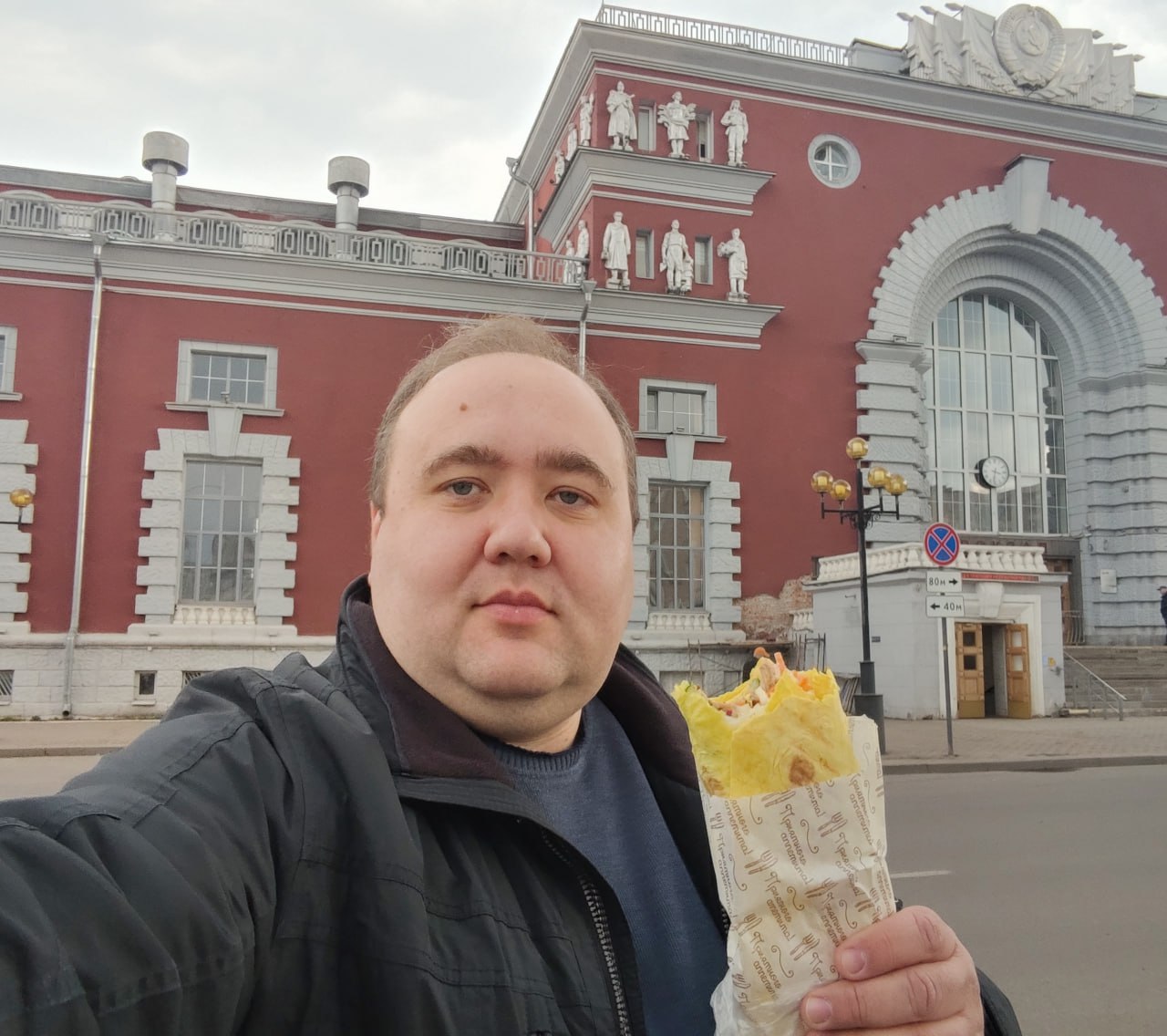 Курский депутат Владимир Федоров поздравил всех любителей вкусной и здоровой пищи с Днем шаурмы