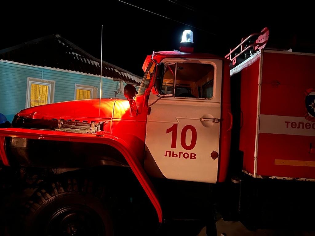 Курские огнеборцы спасли человека из горящего жилого здания