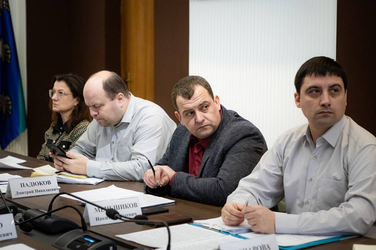 Евгений Маслов поручил исправить ошибки в работе новых «умных» светофоров Евгений Маслов поручил исправить ошибки в работе новых «умных» светофоров