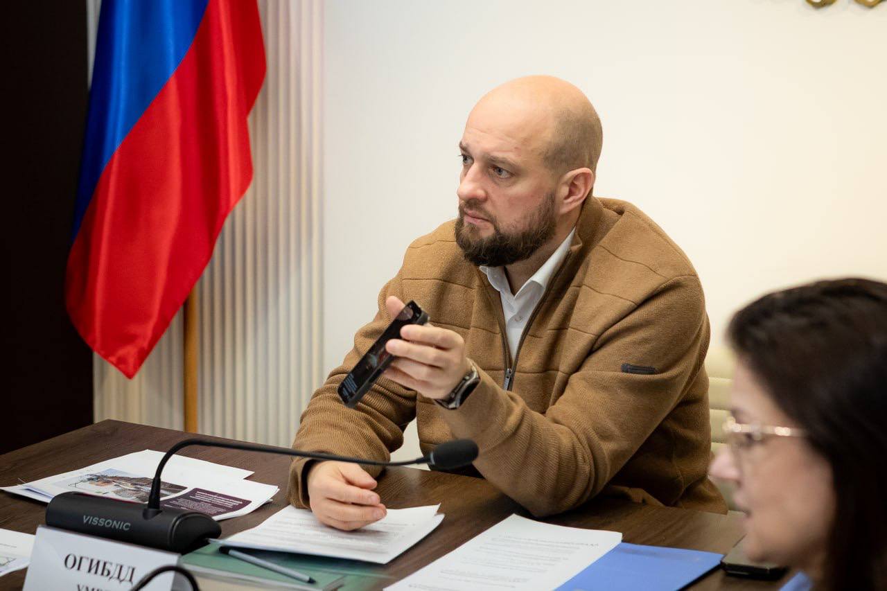 Евгений Маслов поручил исправить ошибки в работе новых «умных» светофоров Евгений Маслов поручил исправить ошибки в работе новых «умных» светофоров