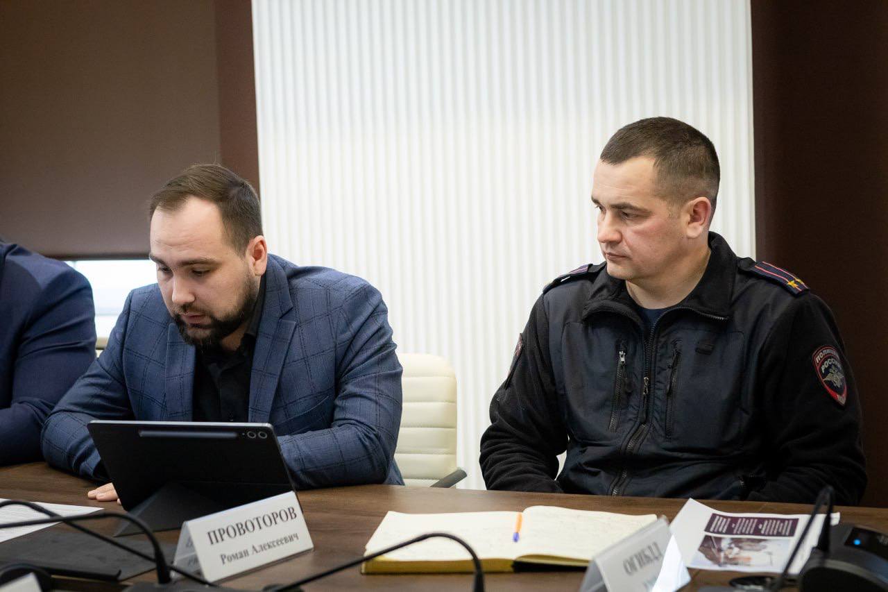 Евгений Маслов поручил исправить ошибки в работе новых «умных» светофоров Евгений Маслов поручил исправить ошибки в работе новых «умных» светофоров