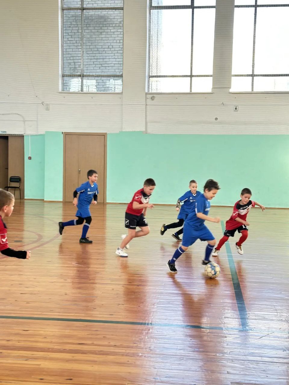 Во время новогодних праздников в спортивном зале агротехнологического колледжа прошли соревнования по футзалу среди детей 2016 года рождения Во время новогодних праздников в спортивном зале агротехнологического колледжа прошли соревнования по футзалу среди детей 2016 года рождения