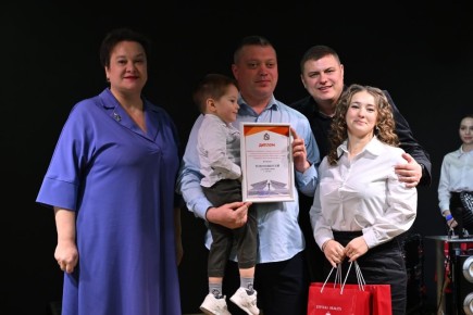 В рамках празднования Дня российской печати, министр социального обеспечения, материнства и детства Курской области, Татьяна Сукновалова, лично вручила дипломы победителям областных конкурсов, отметив их значительный вклад в...